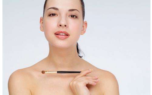 夢(mèng)飛詩化妝